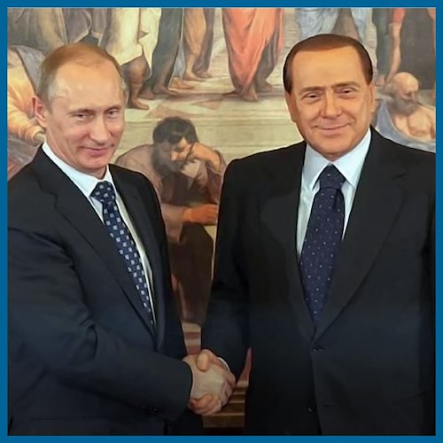 «Rapporti riallacciati con Putin, vodka per il mio compleanno». L'audio di Berlusconi fa discutere, poi la smentita 
