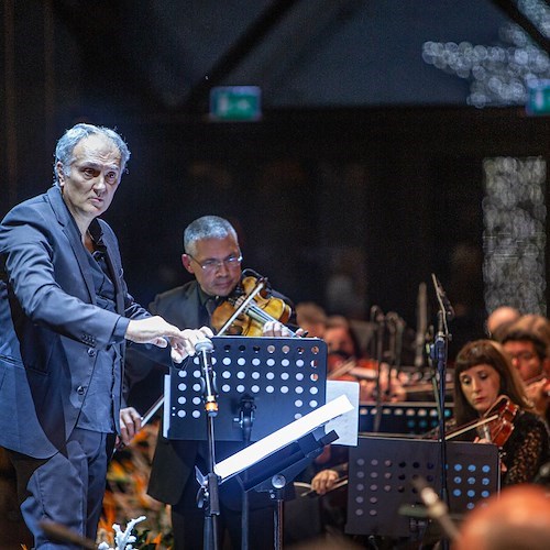 Ravello, il gran galà del cinema della Gerardo Di Lella Grand Òrchestra apre con successo il cartellone natalizio