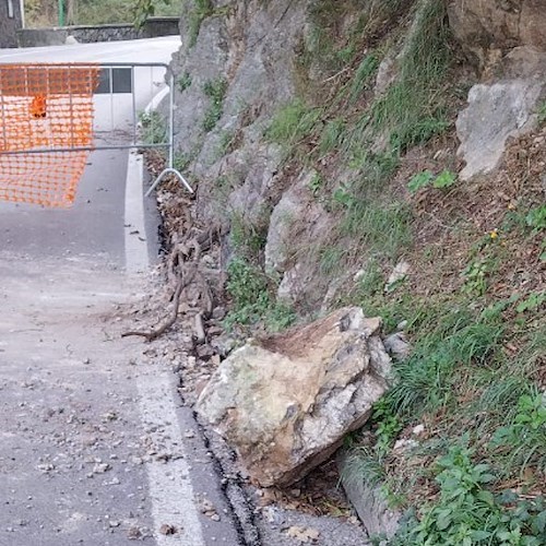 Ravello, masso caduto sulla ex 373: istituito il senso unico alternato<br />&copy; Comune di Ravello