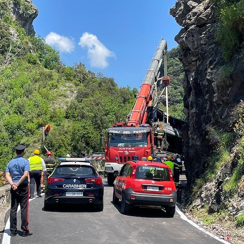 Ravello, recuperato il bus precipitato nell'incidente in cui ha perso la vita Nicola Fusco