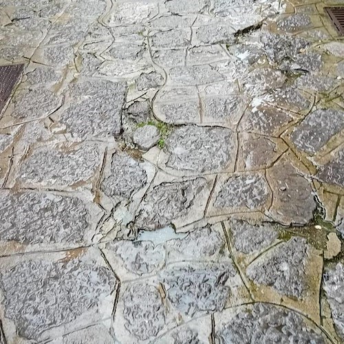 Ravello, troppe buche in via Lacco: donna cade e rischia intervento chirurgico<br />&copy; Salvatore Ulisse Di Palma