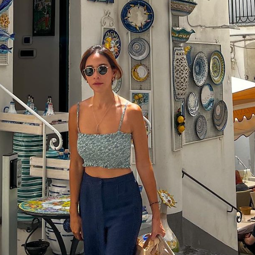 Relax tra Amalfi e Praiano per Laila Boonyasak, attrice e modella thailandese