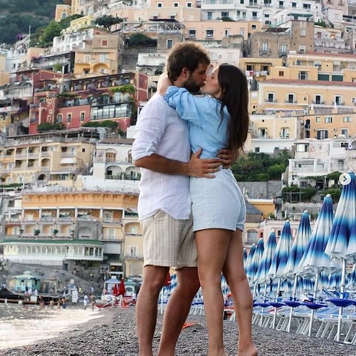 Riccardo Bertoldi "Si promette il mare" e l'amore a Positano /Instagram