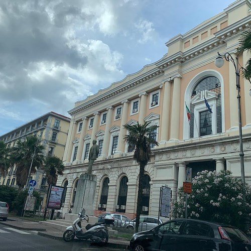Riciclava marche da bollo usate nel casellario giudiziale di Salerno: nei guai donna residente in Costa d'Amalfi 