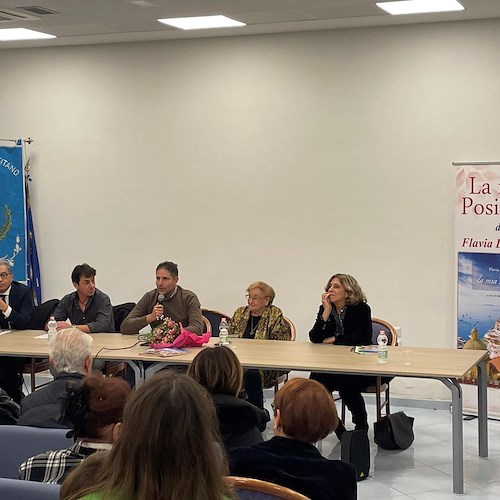 Ricordi ed emozioni alla presentazione de "La Mia Positano" di Flavia De Luise