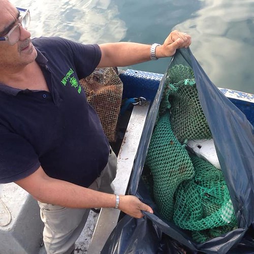 Rifiuti in mare e pesca, dalla Regione Campania bando per realizzare aree attrezzate di stoccaggio