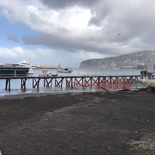 Rifiuti solidi spiaggiati, parte il progetto di recupero in tre aree di Sorrento 