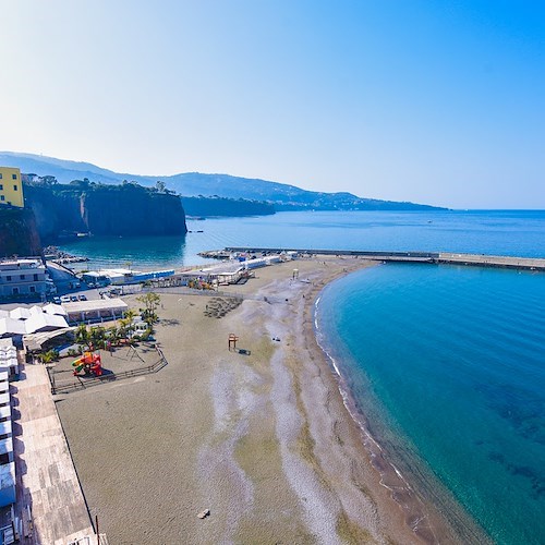 Rifiuti solidi spiaggiati, parte il progetto di recupero in tre aree di Sorrento 
