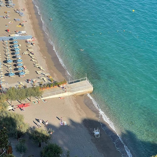 Rifiuti sulle spiagge, in Provincia di Salerno la più inquinata è quella di Vietri sul Mare: l'indagine di Legambiente 
