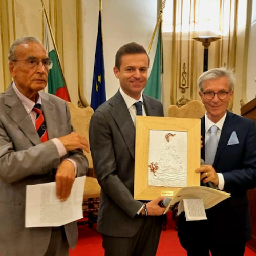 Rilanciare il turismo e valorizzare l'ospitalità, Sindaco di Sorrento riceve il "Premio Civiltà Vesuviana" 