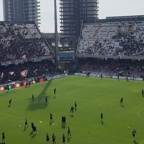 Rimproverato con durezza durante Salernitana-Spezia, tifoso con grave patologia colpito da malore: la denuncia 