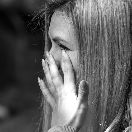 Riprendeva ragazza in momenti intimi e privati, poi diffondeva video su WhatsApp: revenge porn a Gorizia