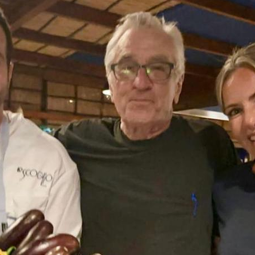 Robert De Niro a Nerano, per l'attore Premio Oscar tappa di gusto al ristorante "Lo Scoglio"