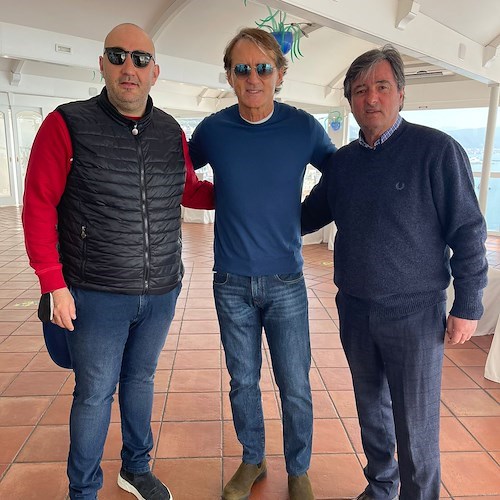 Roberto Mancini a Salerno per la sfida con il Milan. Tappa obbligata in Costiera Amalfitana per salutare gli amici di Maiori /Foto