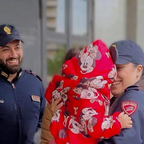 Roma, la piccola Alice colta da grave crisi respiratoria: salvata dai poliziotti Jacopo e Gaia