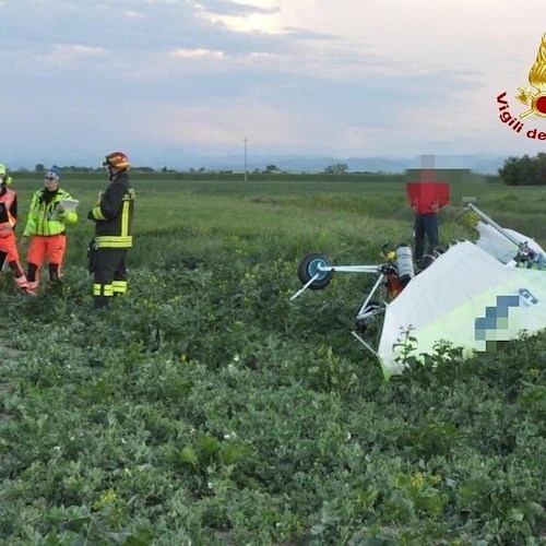 Romagna, precipita un deltaplano a motore: morti istruttore e allievo