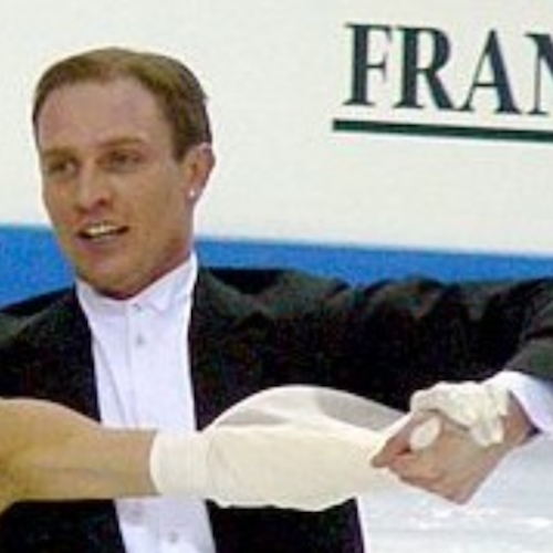 Roman Kostomarov, l'ex campione di pattinaggio su ghiaccio in gravi condizioni dopo ictus