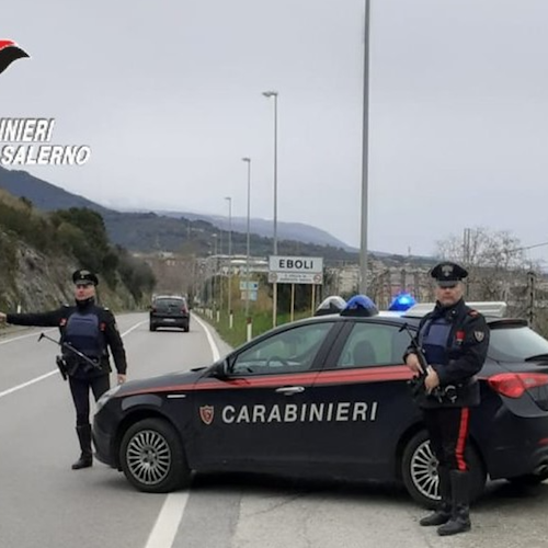 Ruba capi di abbigliamento e computer portatile da esercizio commerciale, uomo arrestato ad Eboli 