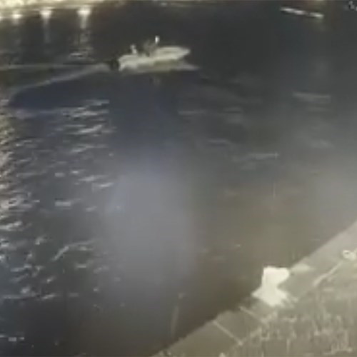 Rubano una barca ad Amalfi e la abbandonano in spiaggia a San Giovanni a Teduccio