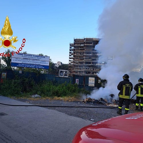 Salerno, a fuoco discarica abusiva di rifiuti <br />&copy; Vigili del fuoco