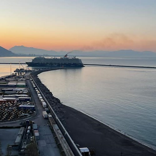Salerno, alle prime luci dell'alba l'arrivo della nave “Mein Schiff 6” 