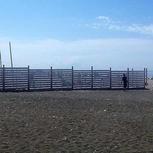 Salerno, ancora barriere e staccionate sulle spiagge. Rino Avella: “Modello superato, intervengano gli assessori”