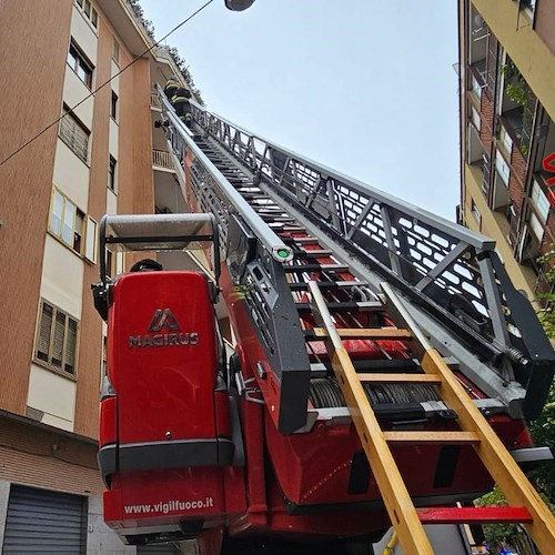 Salerno, anziano cade e resta bloccato in casa: i Vigili del Fuoco intertengono con l'autoscala<br />&copy; Vigili del Fuoco