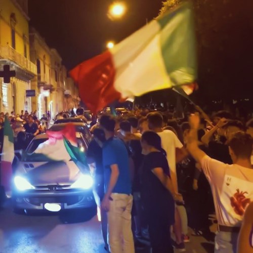Salerno, denunciato giovane senza patente a bordo scooter durante festeggiamenti per l'Italia