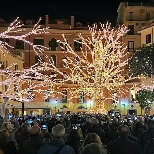 Salerno, domani l'accensione di Luci d'Artista e dell'albero di Natale. Confermato il ritorno del Capodanno in piazza 