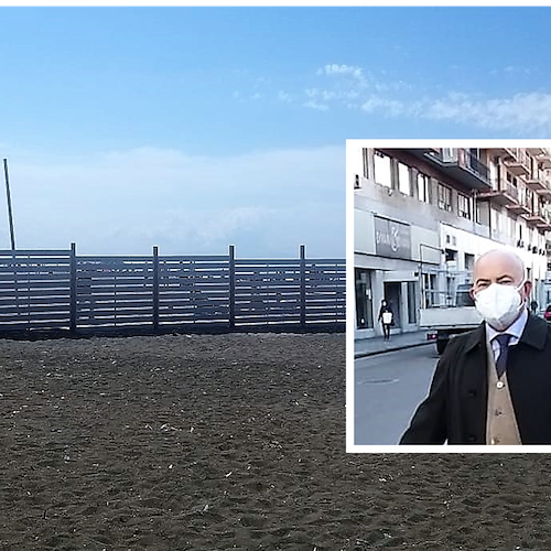Salerno: dopo segnalazione di Avella, Comune vieta staccionate o recinzioni su spiagge