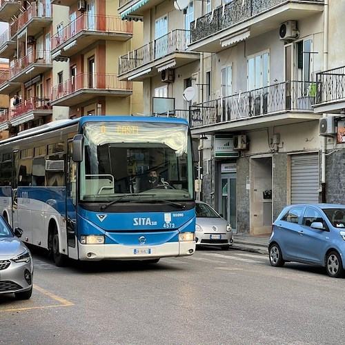 Salerno, figlio di dipendente Sita sale su bus senza biglietto: il padre riceve lettera di contestazione disciplinare