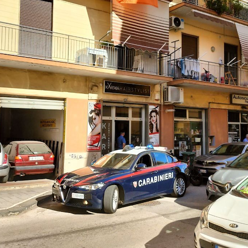Salerno, furto in un negozio di parrucchiere a Pastena: ladri in fuga con gli attrezzi 
