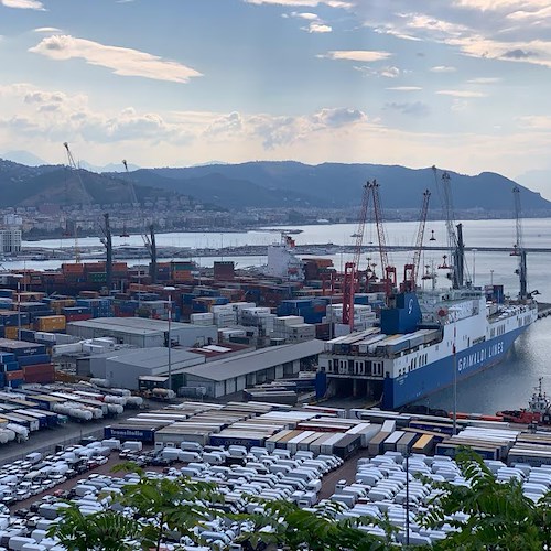 Salerno, maxi sequestro al porto: forze dell'ordine scoprono 157 kg di cocaina proveniente dall'estero