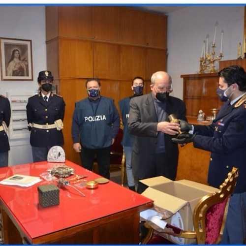 Salerno, rubò oggetti sacri alla Chiesa del Carmine: arrestato 24enne /Video