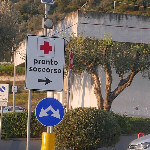 Salerno, si reca al "Ruggi" in codice rosso: 68enne viene visitato dopo 8 ore e muore di infarto durante la Tac
