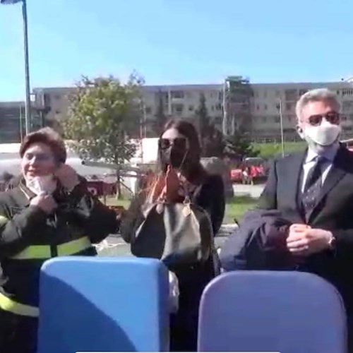 Salerno: Vigili del Fuoco donano sedia a rotelle all’ospedale “San Giovanni di Dio e Ruggi D’Aragona”