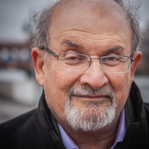 Salman Rushdie: "Soffro di disturbo post traumatico, mi risulta difficile scrivere"