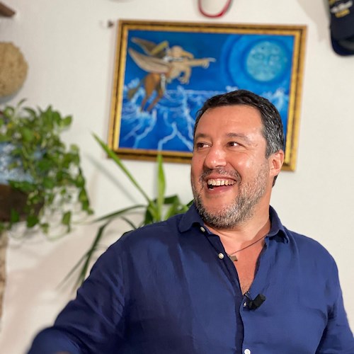 Salvini a Lampedusa, Calenda lo attacca: «Nemmeno tua madre ti voterebbe»