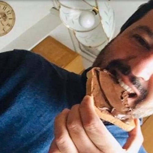 Salvini: "Non mangio più Nutella perchè compra nocciole in Turchia"