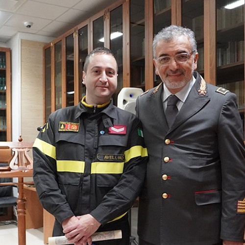 Salvò donna da incendio ad Avellino, vigile del fuoco insignito del premio Delcogliano