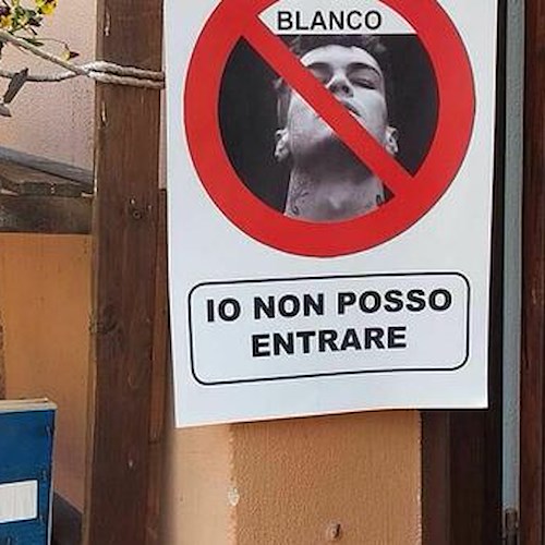 Sanremo, Blanco distrugge rose sul palco: fioraio di Camerota «vieta» ingresso al cantante 