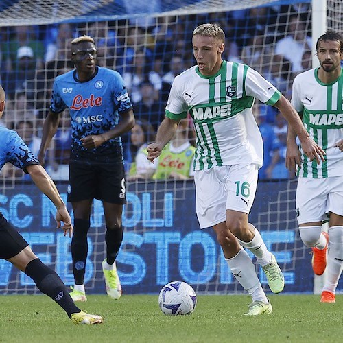Sassuolo-Napoli, vietato entrare in curva con i vessilli azzurri: è polemica 