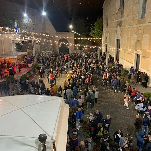 Scala, boom di presenze alla "Festa della Castagna". Sindaco Mansi: «Successo al di sopra delle nostra aspettative» 
