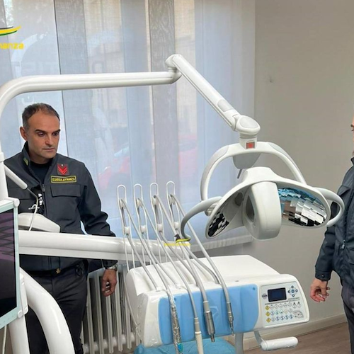 Scandalo ad Alessandria: smascherato falso odontoiatra, studio abusivo sequestrato<br />&copy; Guardia di Finanza