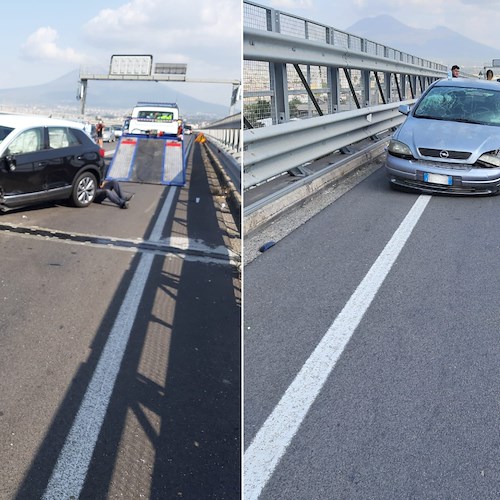 Scontro frontale sulla superstrada di Pompei: quattro feriti, traffico in tilt per un'ora