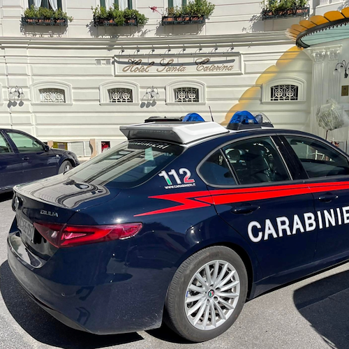 Scooter contro auto davanti al Santa Caterina di Amalfi: ragazza trasferita a Castiglione 