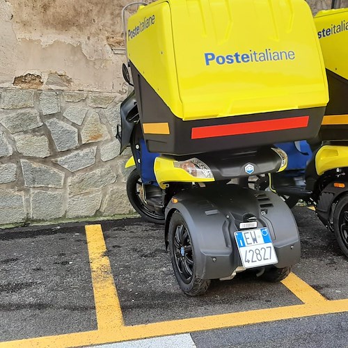 Scooter nuovi per i postini di Positano: si tratta dei Piaggio "Delivery" a tre ruote