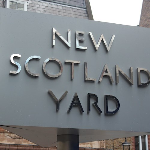 Scotland Yard, agente di 48 anni confessa stupri e molestie