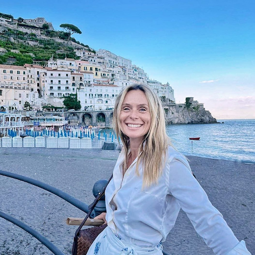 Serena Autieri torna in Costiera Amalfitana: «Amalfi è pura poesia» 
