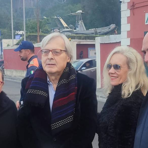 Sgarbi sbarca ad Ischia, per il sottosegretario alla Cultura «la frana non è colpa dell'abusivismo»